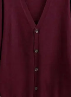 制服の赤カーディガン