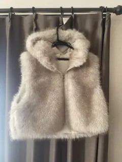 ベージュ フード付きファーベスト