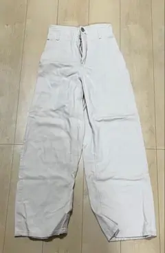 ホワイト ズボン