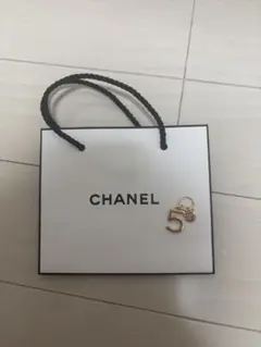 CHANEL ホワイトショッピングバッグ 5付き