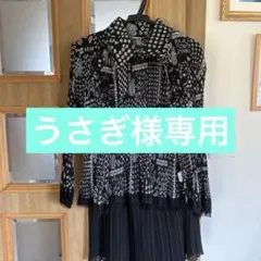 黒と白のプリーツセットアップ