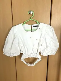 最終値下げ！ZARA パフスリーブ　クロップドトップス(白)