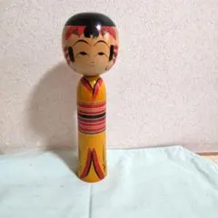 秋田木地山 名工小椋久太郎作 伝統的なヴィンテージこけし 1976年製