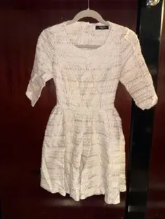 ホワイト編み込みデザイン半袖ワンピース