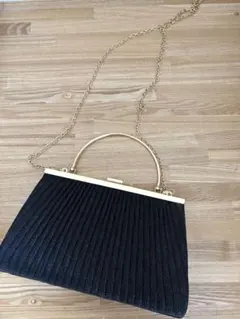 プリーツデザイン 黒 クラッチバッグ