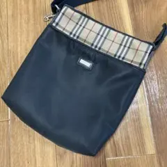 バーバリー　ブラック ナイロン ショルダーバッグ チェック柄