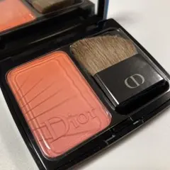 Dior ディオール　ブラッシュ 002 コーラルツイストのサムネイル