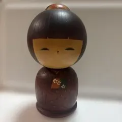伝統的な木製こけし人形