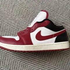 Nike Air Jordan 1 赤白黒 スニーカー