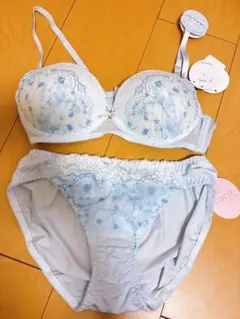 COCO Linge ブラショーツ　セット Lサイズ サックス ノンワイヤーのサムネイル