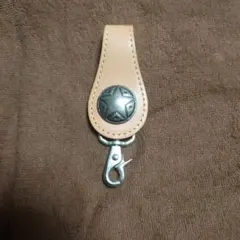 レザー キーホルダー 星型ボタン付き