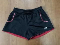 ヨネックスショートパンツ　Mサイズ　黒／赤