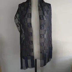 FENDI ロゴ入り　シルクスカーフ　キズあり