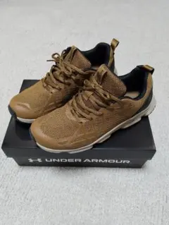 Under Armour スニーカー ブラウンのサムネイル