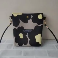 ハンドメイド ちょっとそこまでショルダー 北欧大花 グレー×黒花