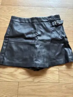 ZARA レザー風ショートパンツ サイズ8