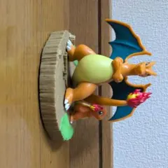 ポケットモンスター　しっぽみてみて！ヒトカゲ＆ リザードン フィギュア