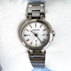美品❣クロッシーxC H240 ハッピーフライト 白文字盤 電波ソーラー