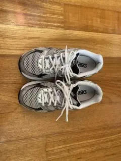 最終値下げASICS ランニングシューズ ホワイト/グレーのサムネイル