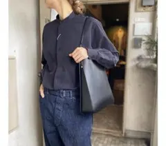 MARROW rounded bucket ショルダーバッグ 黒 レザーのサムネイル