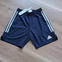 【新品】adidas ショートパンツ　メンズM