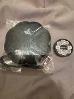 y*4様 2025 DECORTE クリスマスコフレポーチ ルースパウダー　コス