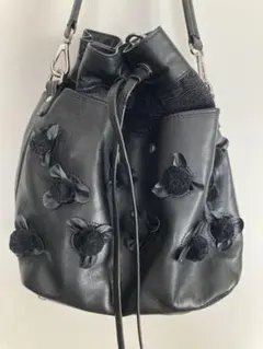 新品 イパニマ 本革 レザー お花 ポンポン バッグ 黒 個性的 アナスイ