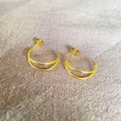新品未使用 半円 ピアス 可愛い イエローゴールド シンプル フープ おしゃれ