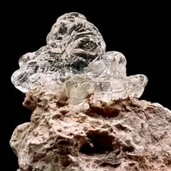 母岩付き強蛍光』 ハイアライト 玉滴石 原石 鉱物標本 天然石 746