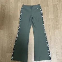 リーボック、フレアパンツ、サイド柄入り　オシャレ、ストレッチ美品