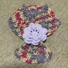 手編み　ミニマフラー　グレーやエンジ混色　お花の通し口のあるマフラー