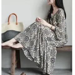 ロングワンピース　ティアード　マキシ丈　ぽわん袖　ポーセリン柄　ぽっちゃり　総柄