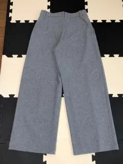 グレー ワイドパンツ センタープレス