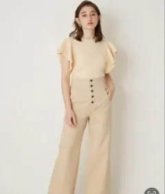 リリーブラウン　ベージュニットフリル