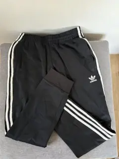 adidas ジョガーパンツ M 黒