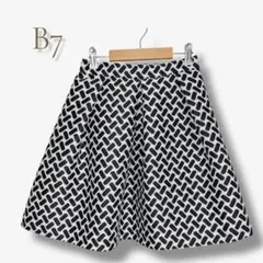 B7 日本製 幾何学柄 フレア スカート モノクロ 上品 きれいめ a1648