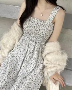 GRL 花柄シャーリングティアードキャミワンピース アイボリー