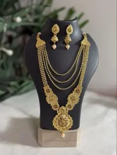 【新品】ロングレイヤードネックレスとピアス2点セット