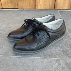 銀座ヨシノヤ　メッシュパネル付き黒レザーシューズ　24.5