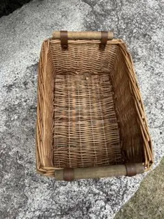 ❷ 籐製長方形バスケット 木製ハンドル付き（20×30×15）
