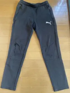 PUMA ブラックジャージパンツ