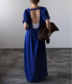 ボンジュールサガン　バックオープンパフスリーブコクーンワンピース　ブルー