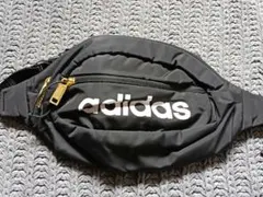 adidas ブラック ボディバッグ