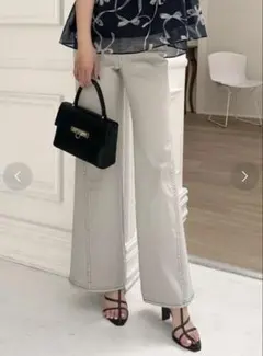 【美品】SNIDEL ストレッチフレアデニムパンツ　ライトグレー　サイズ0