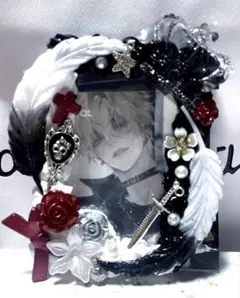 トレカデコ黒✖️白ホイップデコ 硬質ケースデコ 王冠羽根薔薇剣y2k 推し活