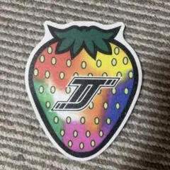 TravisJapan ららアリーナ いちご 銀テープ 落下物 - メルカリ