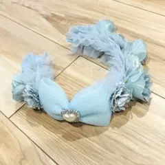 水色リボン付き花飾りヘアカチューシャ　ハナトタビスル