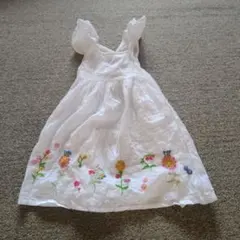 花柄刺繍 ワンピース ホワイエプロンドレス　90 2 歳　1歳半のサムネイル