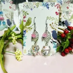 ハンドメイド 花と葉のクリスタルピアス