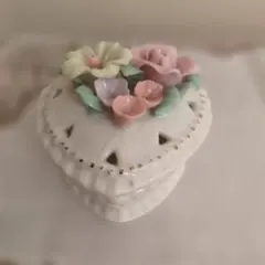 陶器製 ハート型 小物入れ 花の装飾